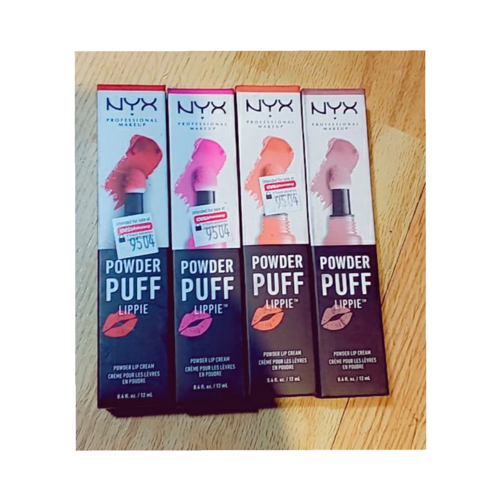 🍇🍇🍇NyX powder puff +Free Gift